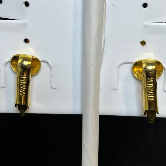 Vintage Kramer Gold Tone Flower Clip On Earrings (3763) - Picture 5 of 8